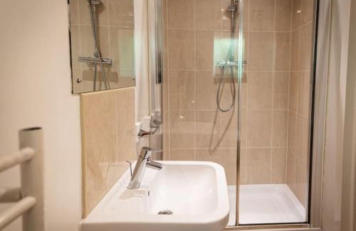 Farley House | Denstone, woodland lodge with hot tub for 8