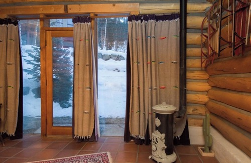 Taos Ski Valley Cabin | Denton Cabin - Warm, Pet-Friendly Log Cabin, close to Mountain Stream and Ski Re