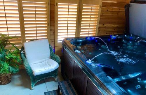 Southeast Apartment | Denver Blue Bear Den 3BR 2BA & Spa