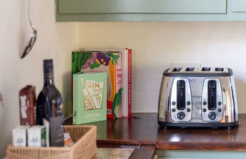 Wentworth Falls Apartment | Deodar Cottage Amid Century Old Trees