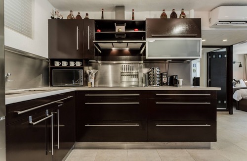 Puerto Juarez Apartment | Depa Bliss~Luxurious Beachfront Oasis~King Bed~Pool/Weekly and monthly discounts