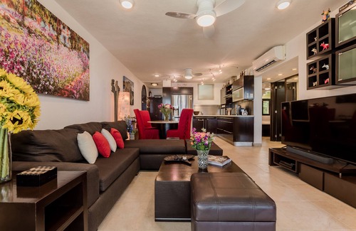 Puerto Juarez Apartment | Depa Bliss~Luxurious Beachfront Oasis~King Bed~Pool/Weekly and monthly discounts