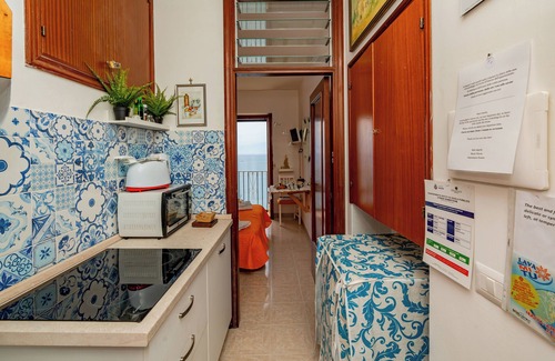 Minori House | Dependance Rosetta Sea View Bedroom with French Balcony Free Wifi Air Condition