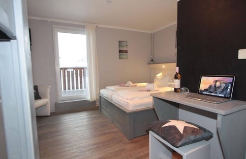 Ledenitzen House | Der Forellenhof - Dreibettzimmer, Dusche, WC