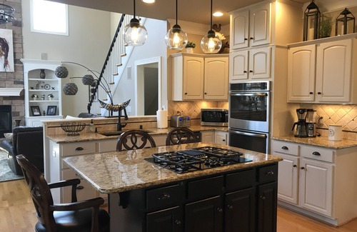 Prospect House | Derby 6 Bedroom House Rental with Private Pool