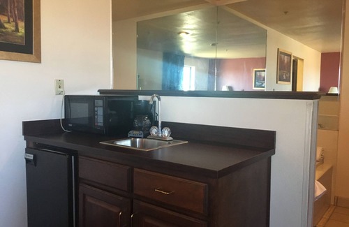 Nicholasville Hotel | Derby Inn & Suites
