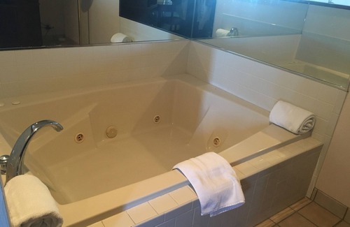 Nicholasville Hotel | Derby Inn & Suites
