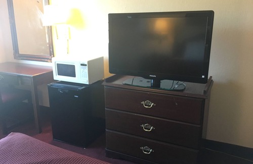 Nicholasville Hotel | Derby Inn & Suites