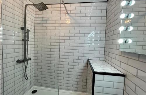 Alport House | Derbyshire Cottage for 4, 1 hour per day private pool use