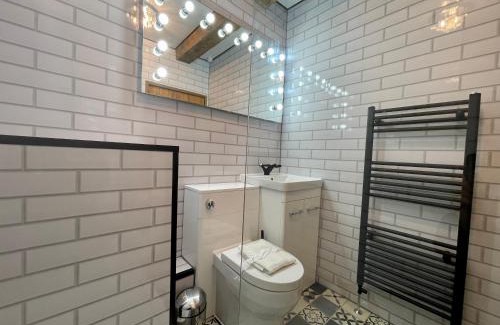 Alport House | Derbyshire Cottage for 4, 1 hour per day private pool use