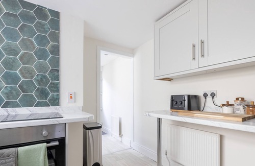 Londonderry House | Derry City, Northern Ireland - Primrose, 6 Guests - Derry (Tourists, Contractors, Relocation)
