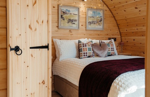 Llanbedr Cottage | DERWEN, romantic, country holiday cottage, with a garden in Llanbedr