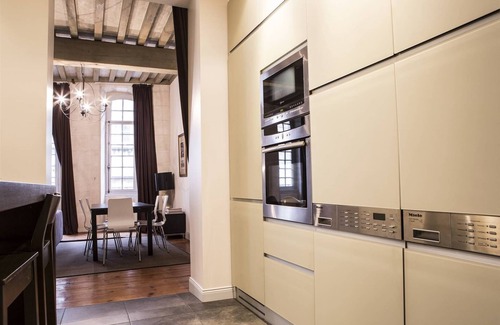 Hotel de Ville - Quinconces Apartment | Descazeaux