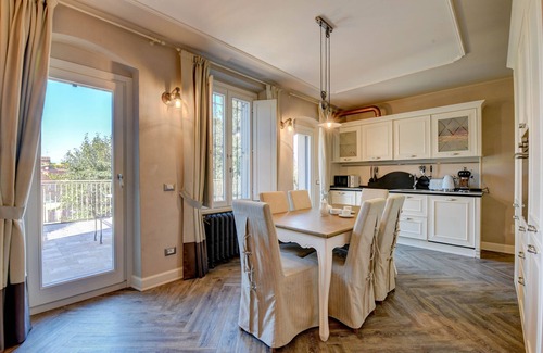 Desenzano del Garda City Centre Apartment | DesenzanoLoft : La Vite Luxury Appartment 1 CIN IT017067C2HOLOZDF9