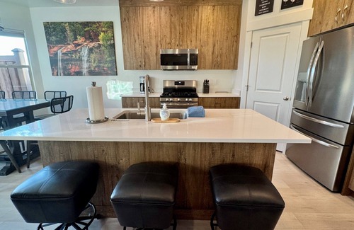 Apple Valley House | Desert Basecamp near Zion & Gooseberry Mesa | Family-Friendly New Build