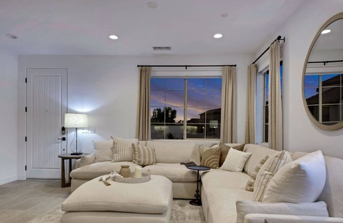 La Quinta House | Desert Chic: #260338 2 BD w/bonus loft, Pool, Gym!