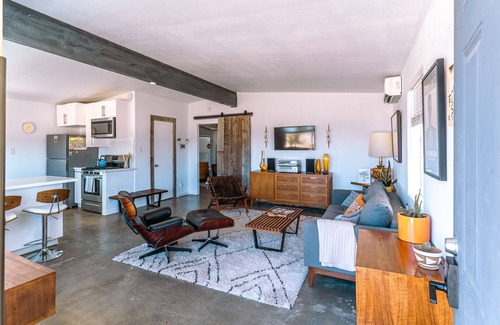 Yucca Valley House | Desert Escape: Stargazing, Pet-Friendly, Starlink