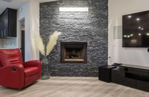 San Tan Valley House | Desert getaway retreat pool spa billiards bbq