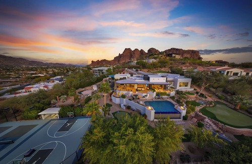 Rancho Marizona House | Desert Luxe Escape | Infinity Pool Courts Wi-Fi