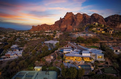 Rancho Marizona House | Desert Luxe Escape | Infinity Pool Courts Wi-Fi