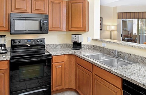 Las Vegas Condo | Desert Retreat Resort 1br suite Saturday check-in