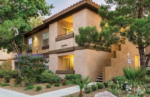 Las Vegas Condo | Desert Retreat Resort 1br suite Saturday check-in