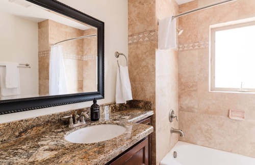 Paradise Valley Village Villa | Desert Ridge by AvantStay | Spacious Oasis w/ Pool & Hot Tub