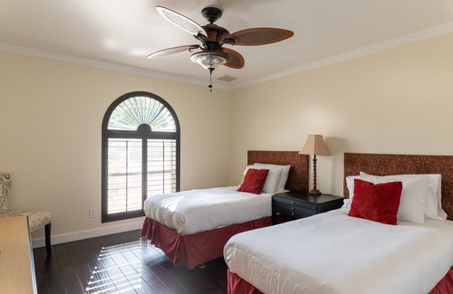 Paradise Valley Village Villa | Desert Ridge by AvantStay | Spacious Oasis w/ Pool & Hot Tub