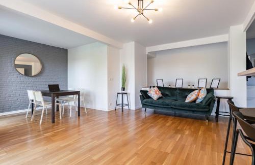 Petit Nanterre Apartment | Design 3 bedrooms appartment, near Champs Elysees
