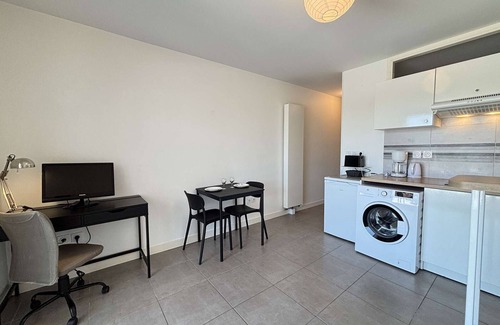 La Rochelle Apartment | Design Apartment with Balcony, 4 Sleeps in La Rochelle