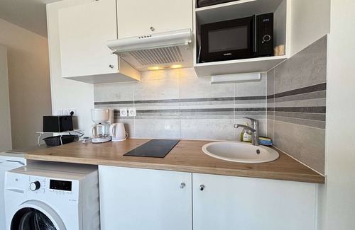 La Rochelle Apartment | Design Apartment with Balcony, 4 Sleeps in La Rochelle