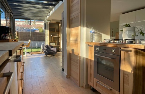 Saint-Eloi Villa | Design villa with glass roof and parquet flooring, garden and fitness center near downtown