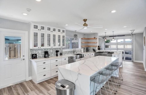 Cypress Lakes Villa | Designer 6 Bedroom | Game Room | 10 Min To Beach!