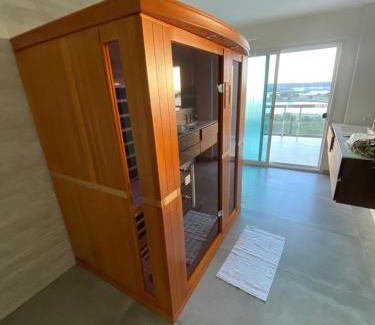 Lower Prince's Quarter Apartment | Designer Condo - Sleeps 6 with Sauna