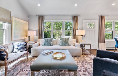 Southampton Cottage | Designer Cottage walking distance Southampton Village