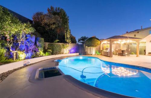 Bay Ho House | Designer Family Home with Resort-Style Oasis