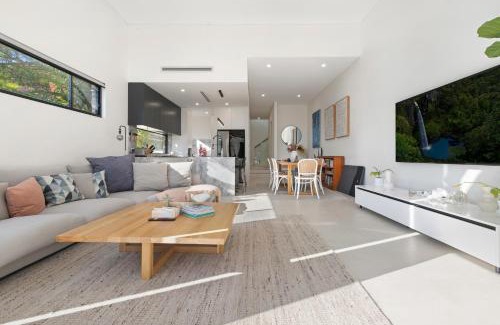 Caringbah South House | Designer Family Retreat with Pool Next to Cronulla