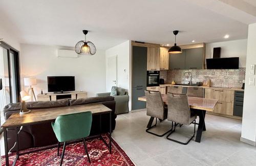 Eckbolsheim Apartment | Designer flat with lovely terrace!