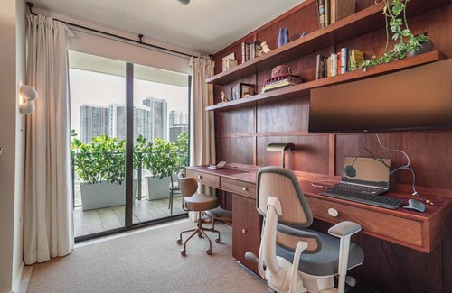 Midtown Condo | Designer Gem In The Middle of Everything - Gym, Pool, Parking, Views, Walkable!