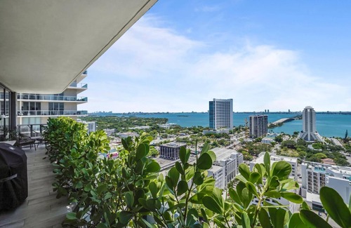 Midtown Condo | Designer Gem In The Middle of Everything - Gym, Pool, Parking, Views, Walkable!