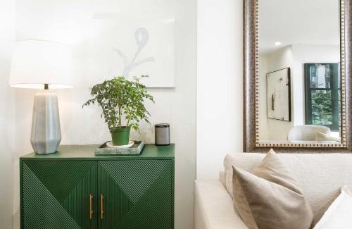 Turtle Bay Apartment | Designer Home in Diplomat District