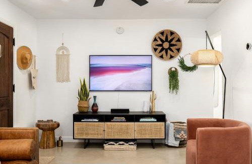 Poets Square House | Designer Home with Guest House, Pool, Hot Tub