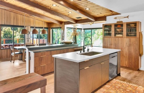 Oak Shores House | Designer Lakehouse-Waterfront, Private Dock, Steps to Marina and Pool