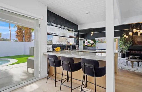 Palm Springs House | Designer Mid-Century Modern, mins from Downtown.