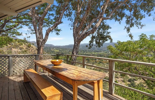 Ojai House | Designer Mid-Century House with 10 Acres of Nature with Stunning Views