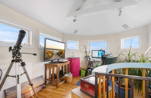 West Hampton Dunes House | Designer Oceanfront Luxury Bdrms! surround sound art collection,hot tubonBeach