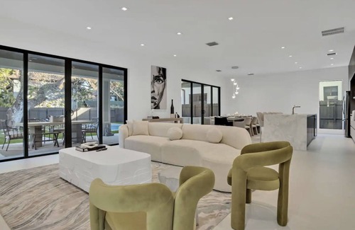 Tarpon River House | Designer's Dream in FTL-Pool, Theater, Luxurious Pool