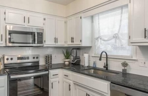 Pleasant Valley House | Designer's Retreat; Fur Friendly