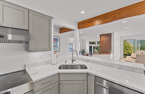 Stowe Area Condo | DESIGNER STOWE home: PRIME LOCATION, private hot tub with views