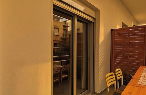 Athens Apartment | ✨ Designer Studio with Balcony | Steps to Acropolis & Plaka